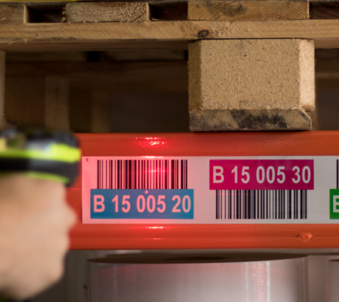 Retro-reflective labels scannen magazijn ONE2ID